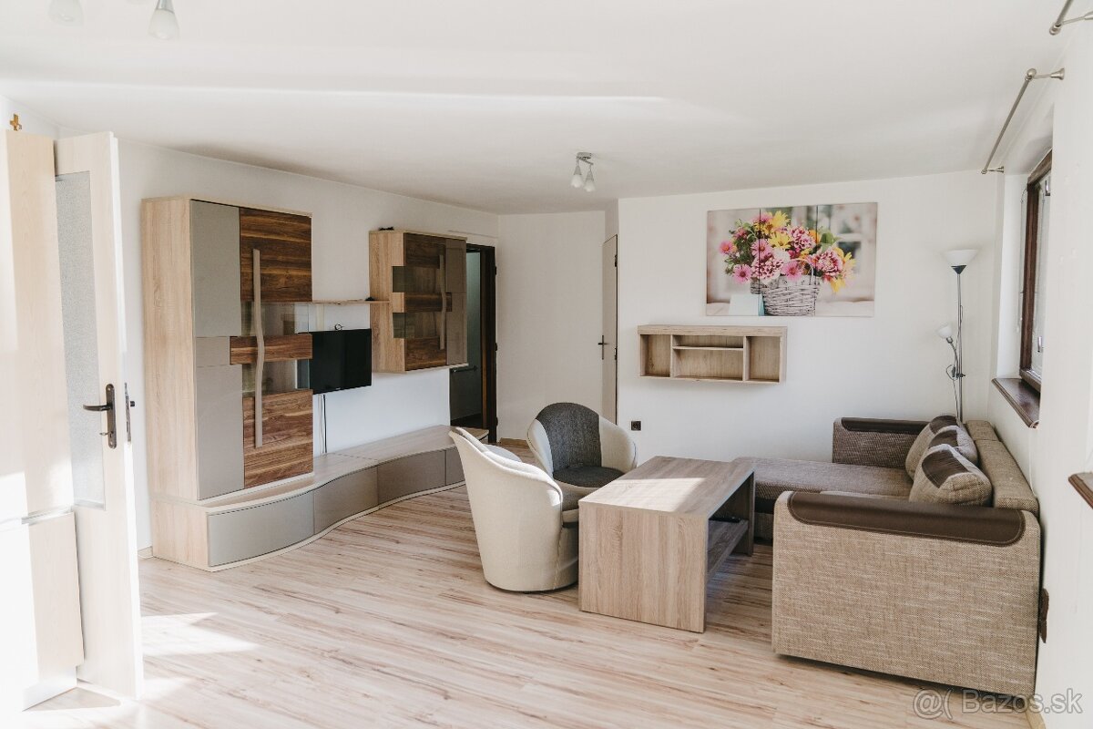 Priestranný rodinný dom s 2 bytovými jednotkami - Námestovo - 5