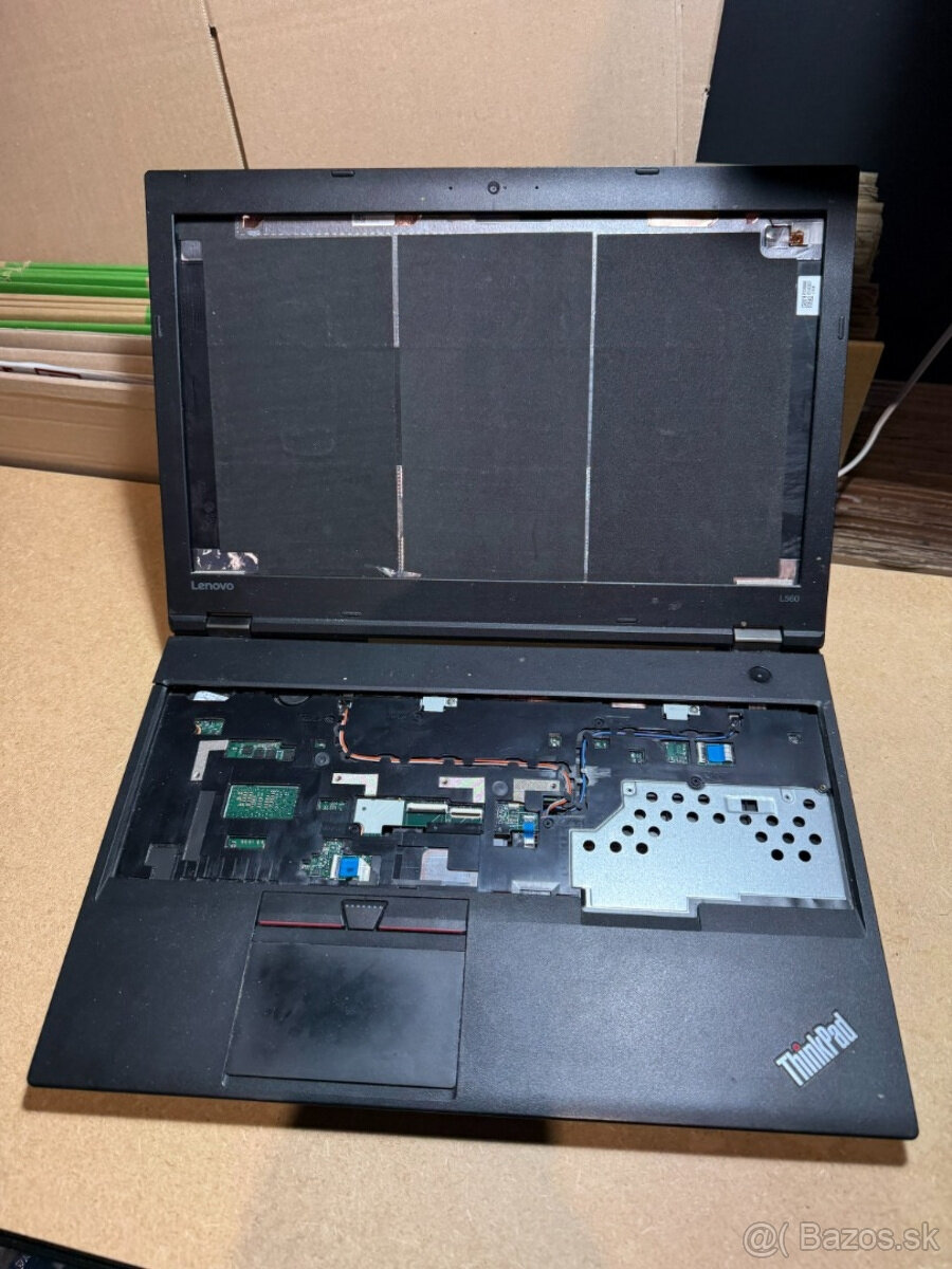 Notebook L560 na opravu alebo diely. - 5