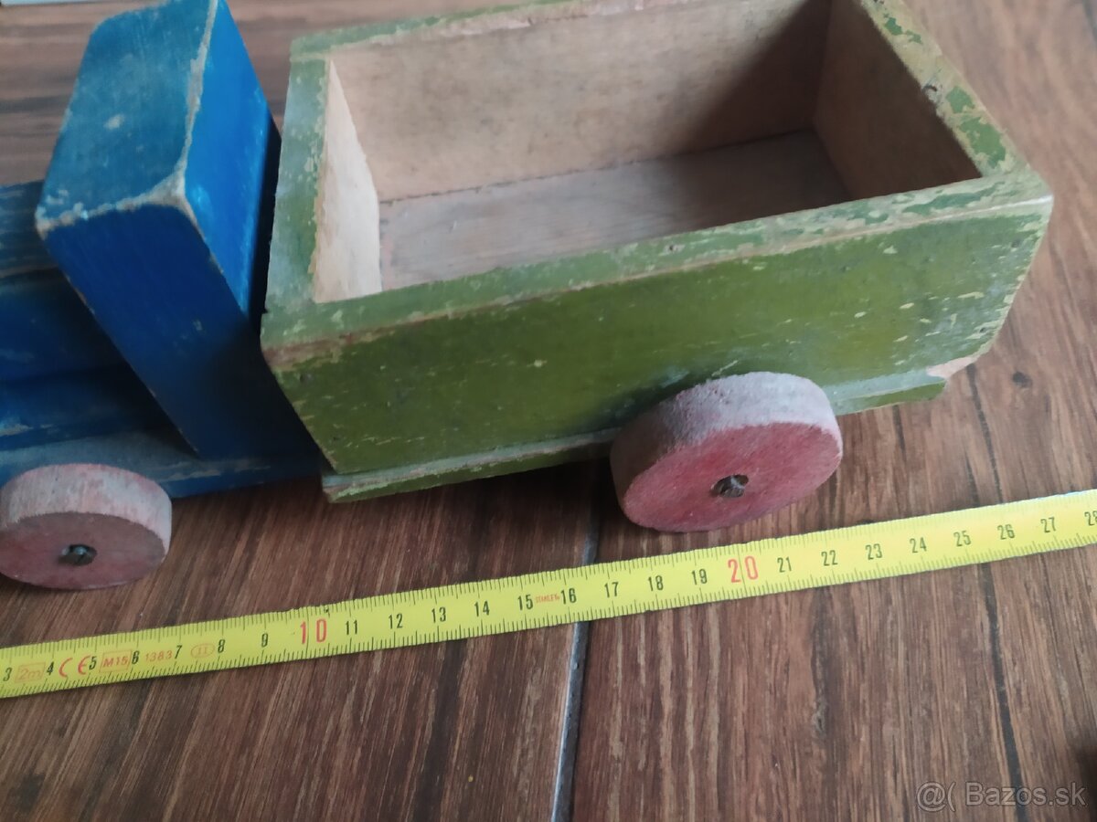 Stará hračka drevené auto. - 5