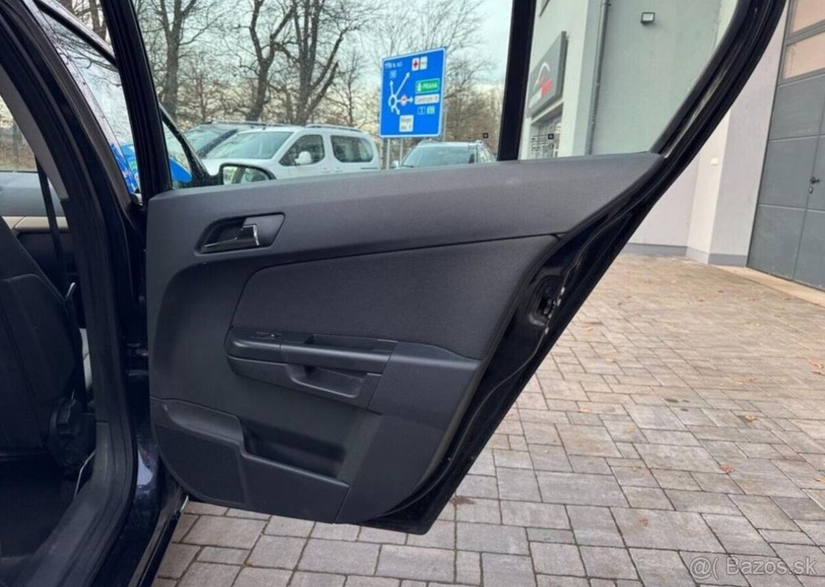 Opel Astra 1.6 16V benzín manuál 85 kw - 5