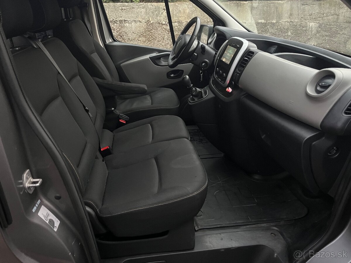 Prenajom 9 miestneho vozidla Renault Trafic - 5