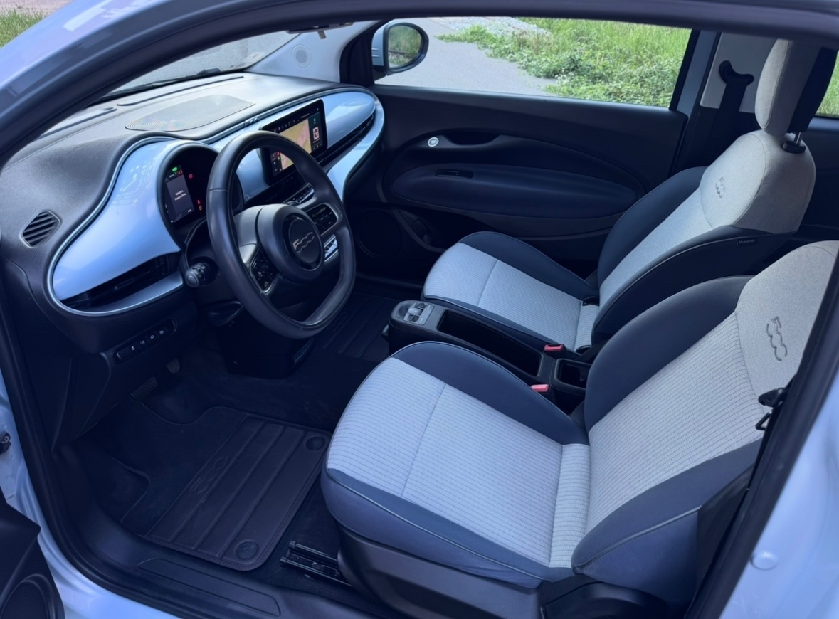 FIAT 500e 87kW, biely interiér - 5