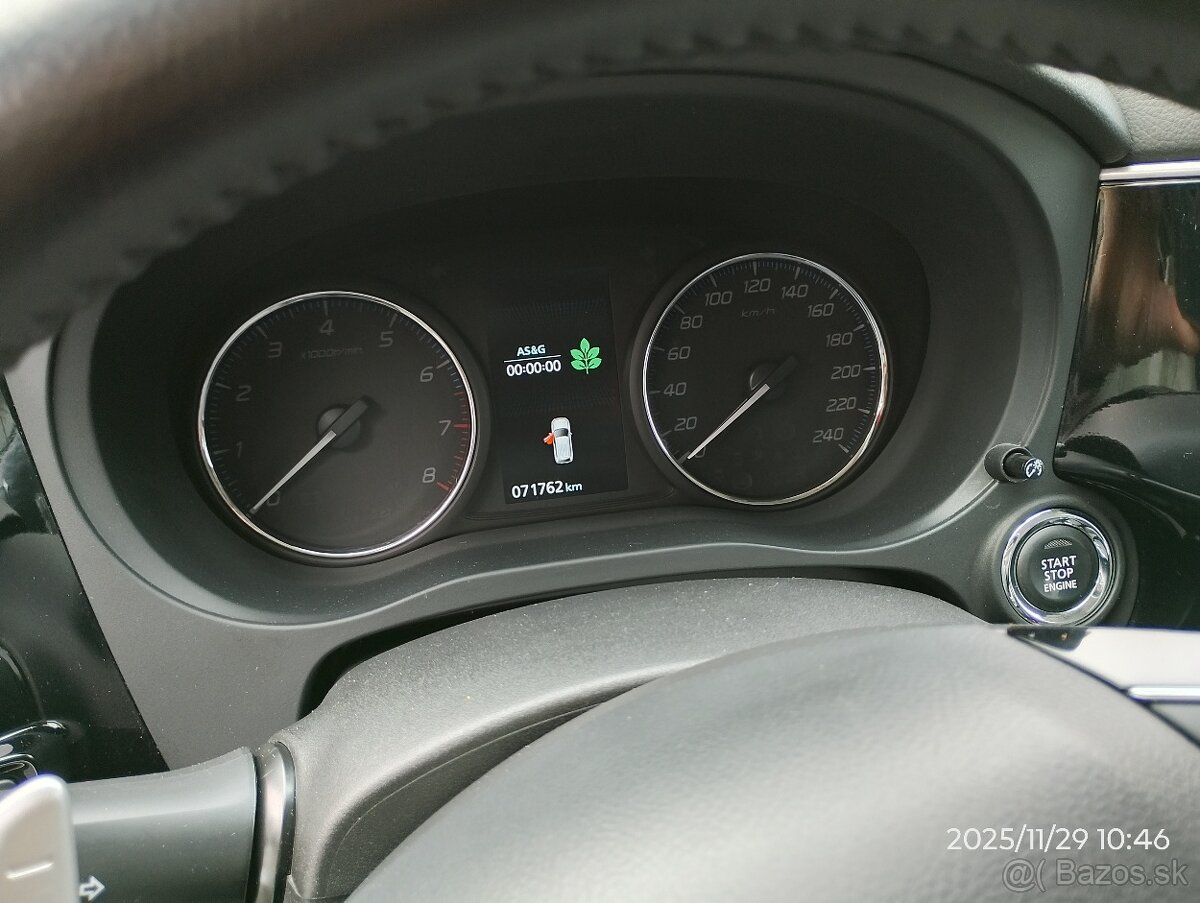 Mitsubishi Outlander 4x4, 7miestne, automat, 2L benzín, 2018 - 5