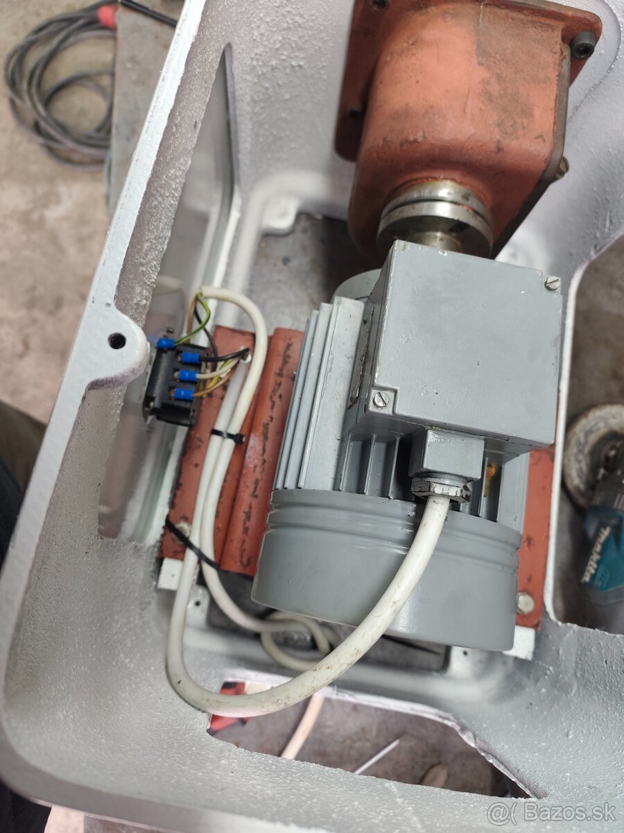 Mlynček na maso originál RM100 - 5