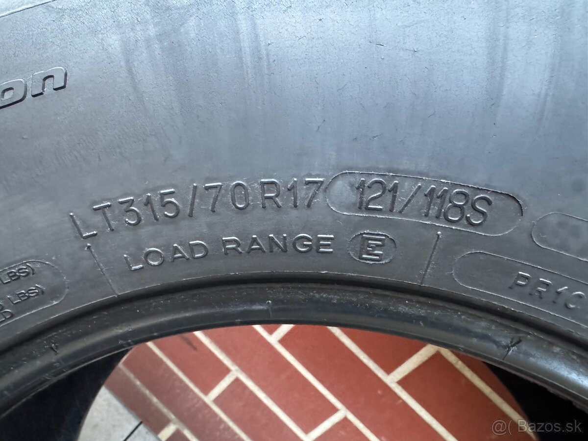 Predám 4x offroad pneu 315/70 r17 315/70/17 4x4 R17 SUV M+S