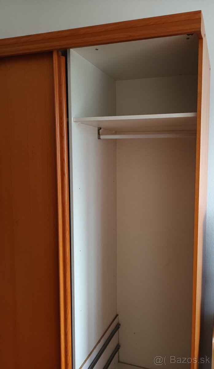 Skriňa trojdverová so zrkadlom - 5