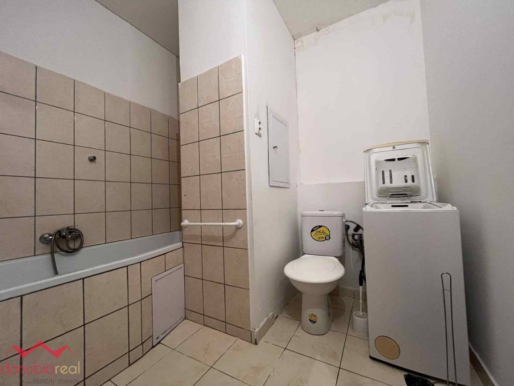 Prerobená garsónka s balkónom a pivnicou, Komárno - 5