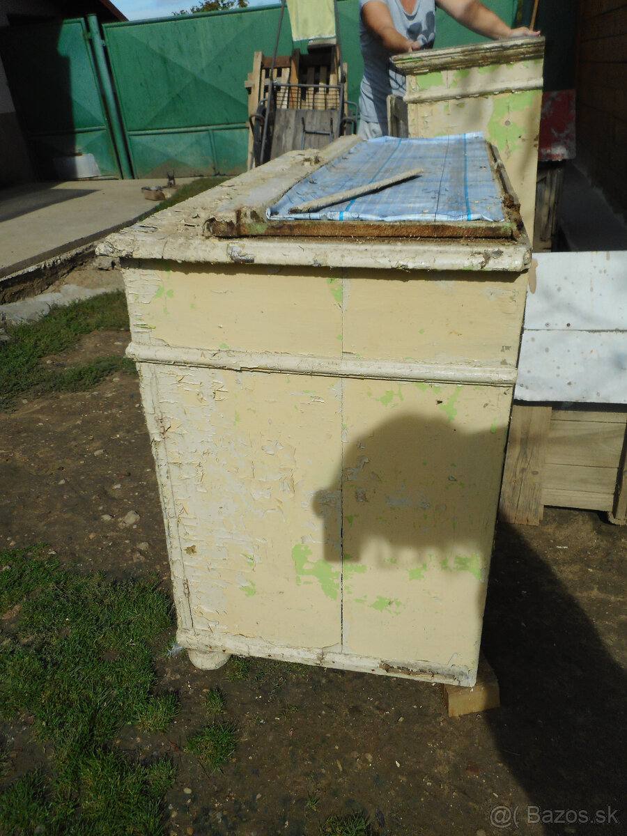 starožitný kredenc na zrekonštruovanie - 5