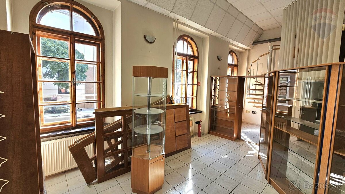 Obchodno-administratívne priestory na prenájom, Farská 10, N - 5