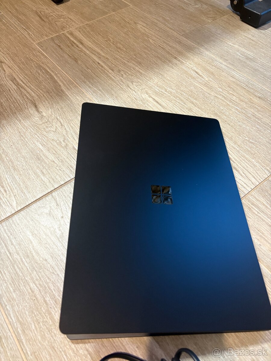 Microsoft Surface Laptop 4 1979 (16GB) (Touchscreen) i7 - 5