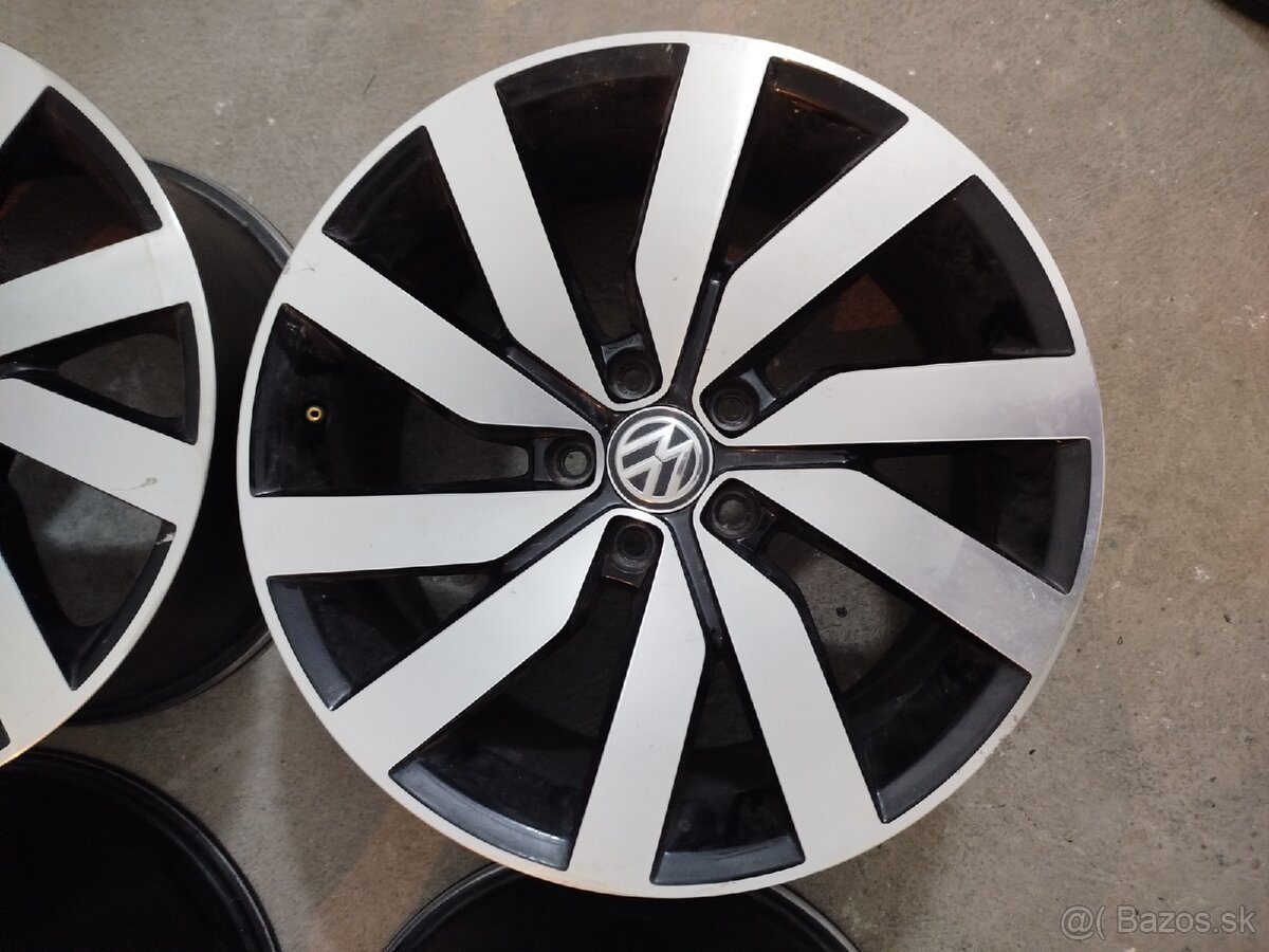 VW Marseille R18 ET 44 (Passat) - 5