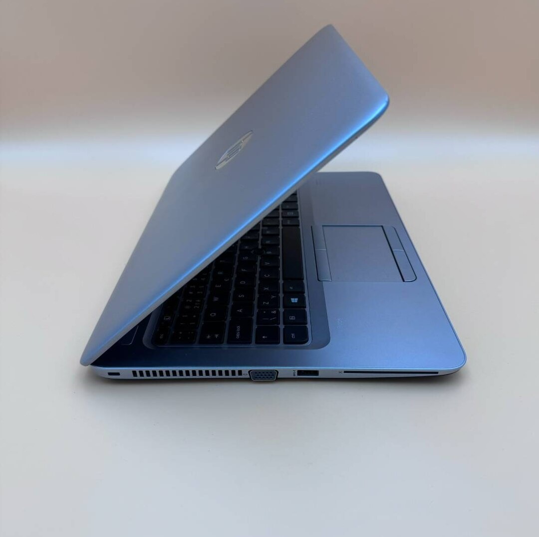 Notebook 14" HP.AMD PRO A10-8730B 4x2,40GHz.8gb ram.256gSSD - 5