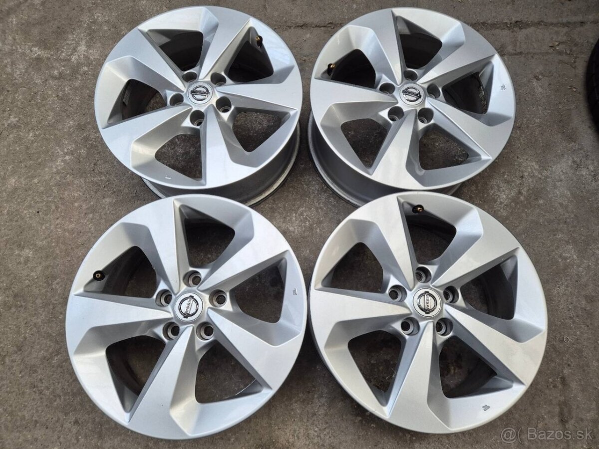 5x114,3 r17 ET40 x 7J elektróny originál NISSAN - 5