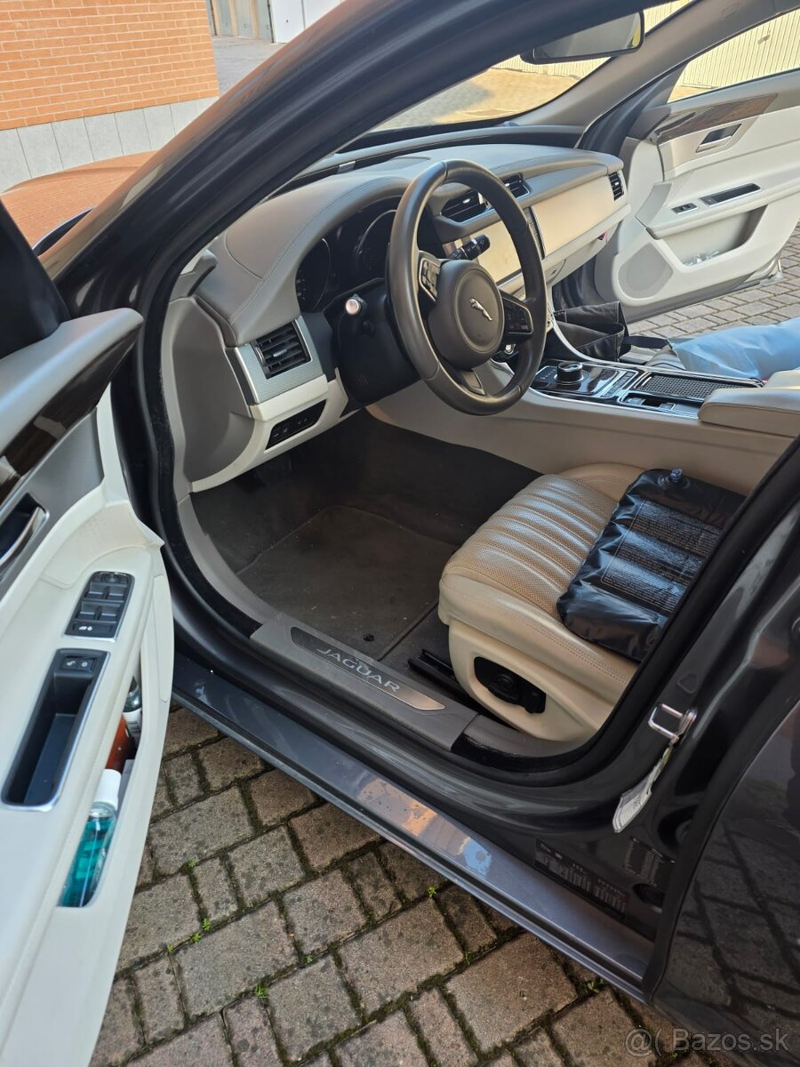 Jaguar XF 3.0D TDV6 Prestige Auto - 5