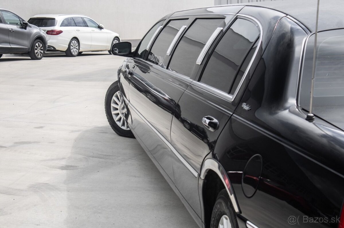 LINCOLN TOWN CAR LIMOUSINE - 5