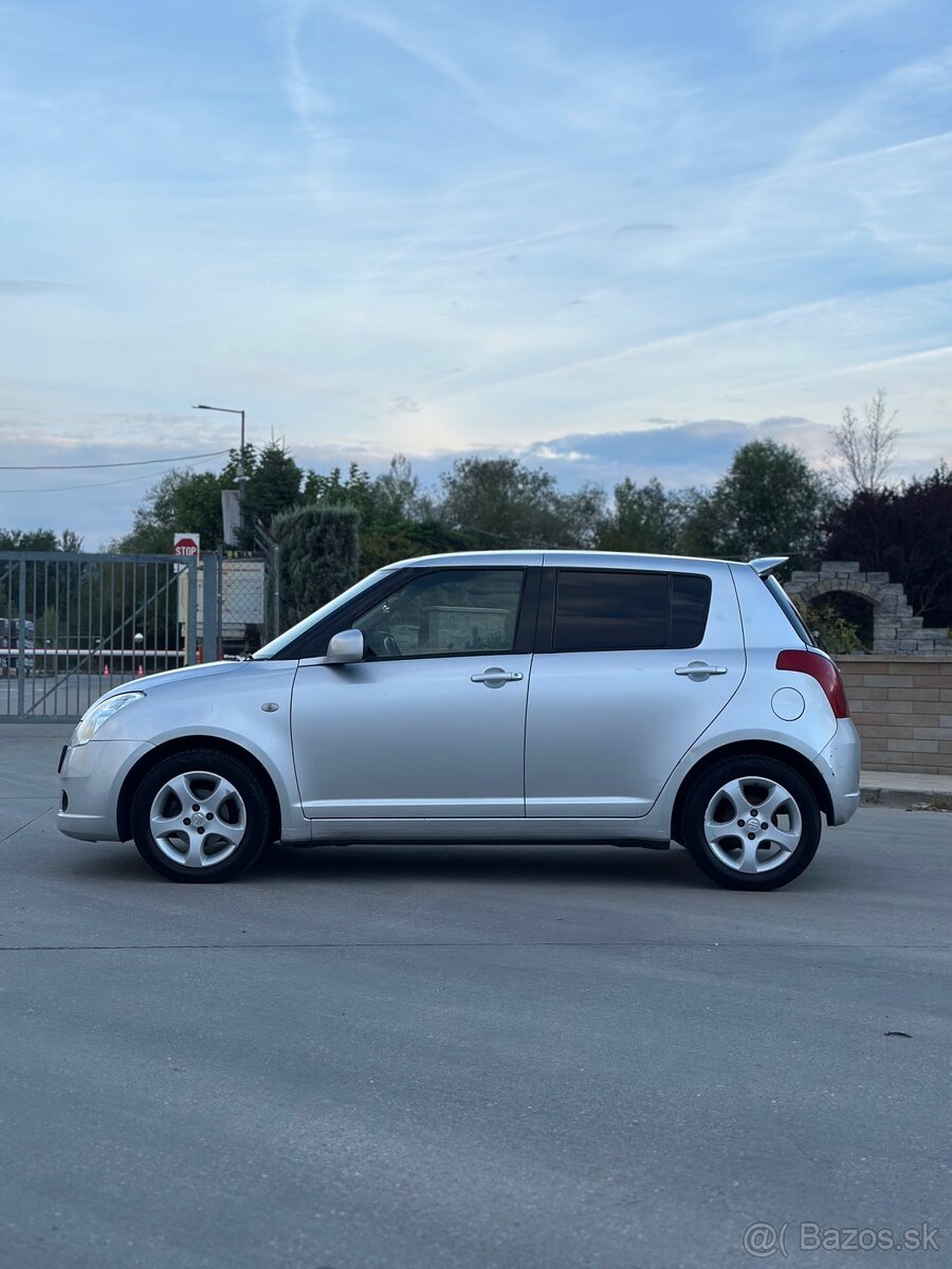 Suzuki Swift 1.3 benzín 67 kW MT/5 - 5