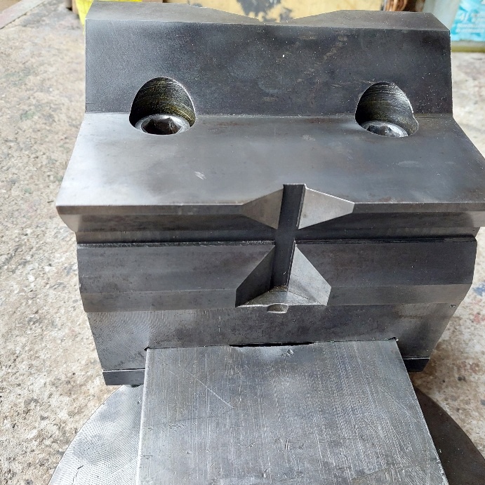 Prizmový , prizmatický zverák - 5