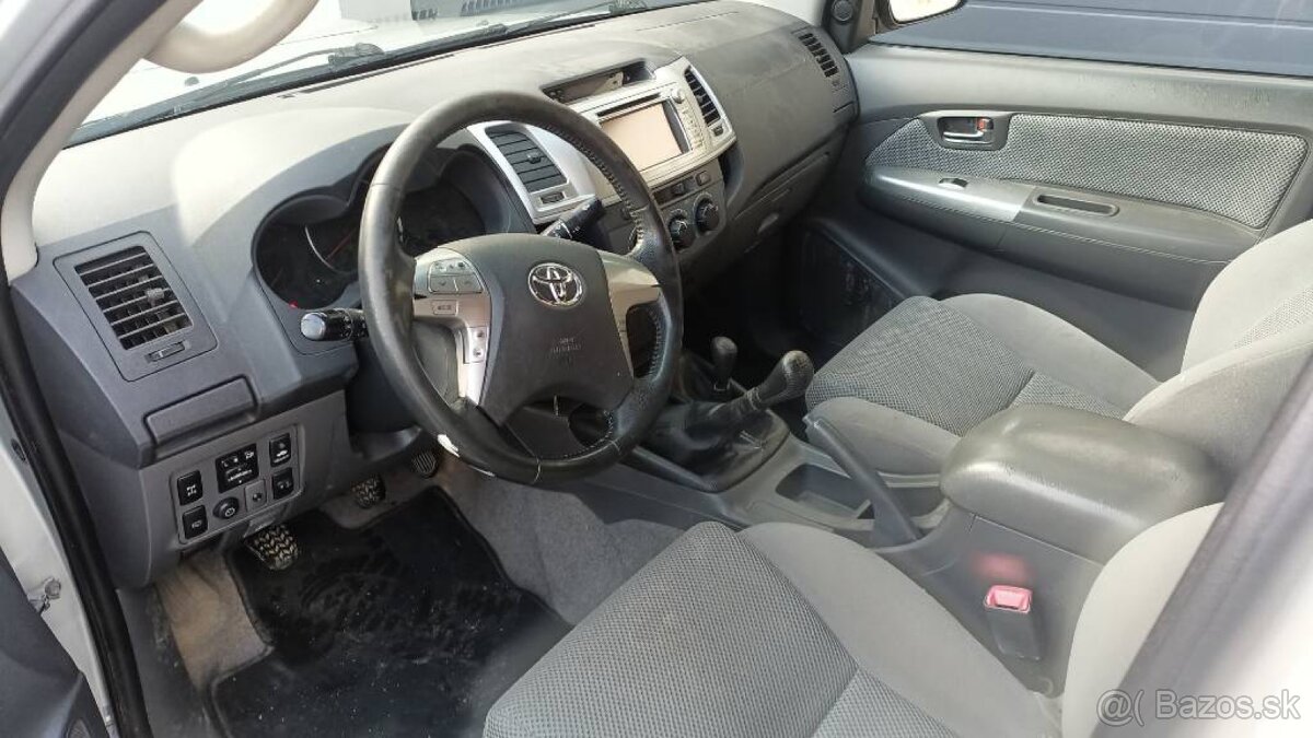 TOYOTA HILUX - NA PREDAJ / NA SPLÁTKY