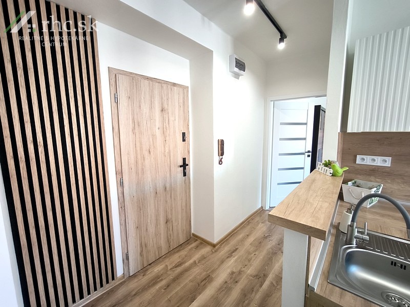 KOMPLETNE ZARIADENÝ A ZREKONŠTRUOVANÝ 2-IZ. BYT - GOLDBERGER - 5