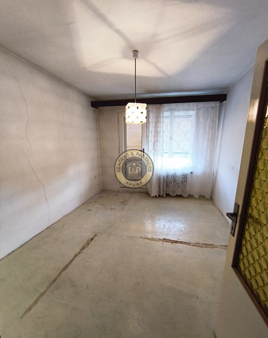 Na predaj 5iz. RD v pôvodnom stave v Holíči - 5