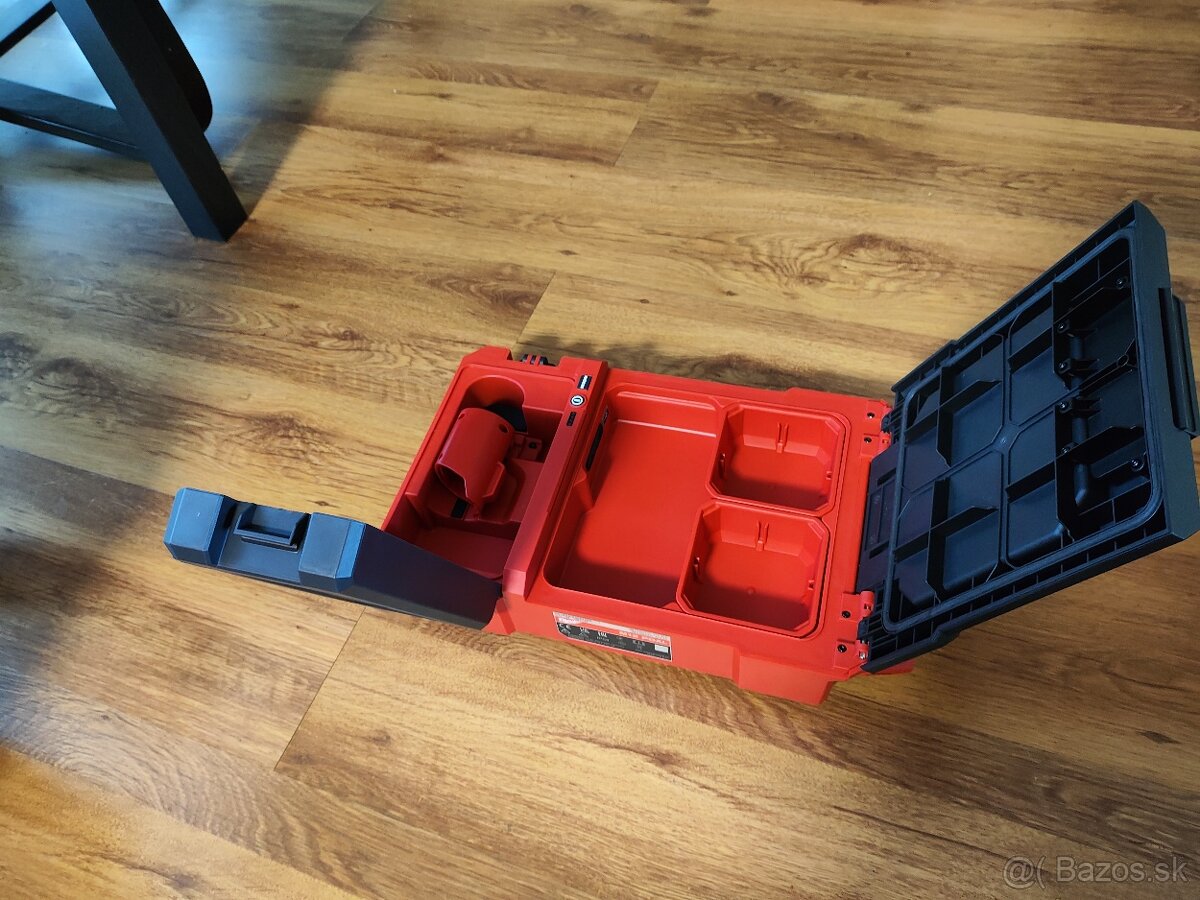 Predam PACKOUT svietidlo Milwaukee M12POAL-0 - 5