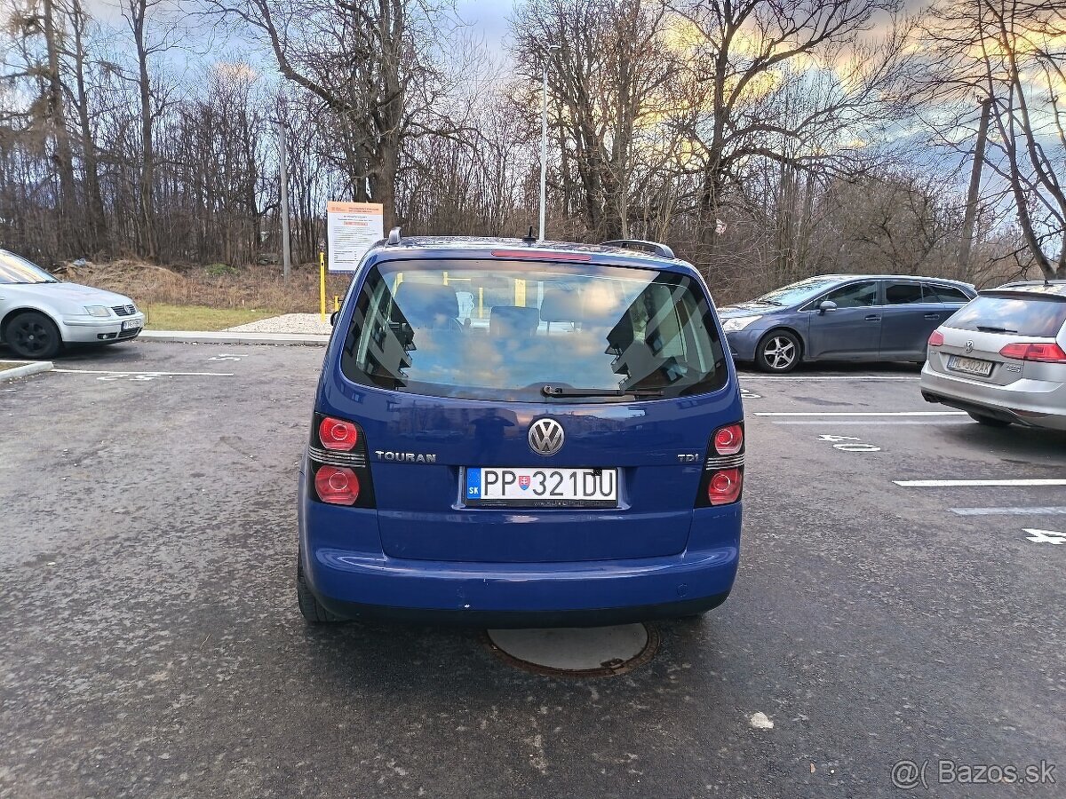 Volkswagen Touran - 5