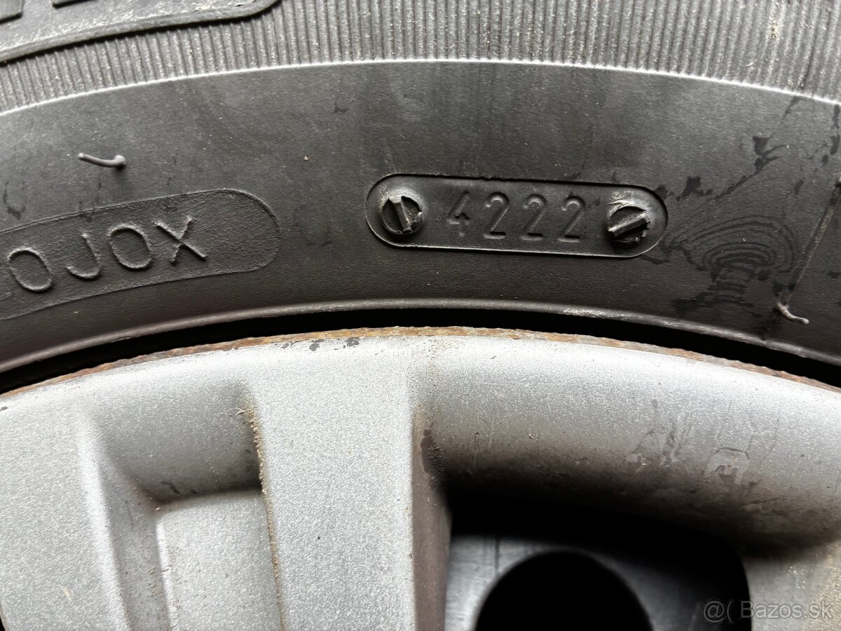 Predám tento set zimných pneu 195/65 r15 - 5