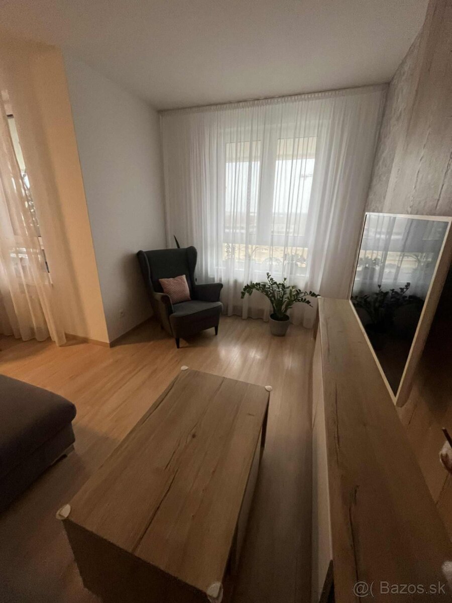 Moderný 2-izbový kompletne zariadený byt s loggiou a parkova - 5