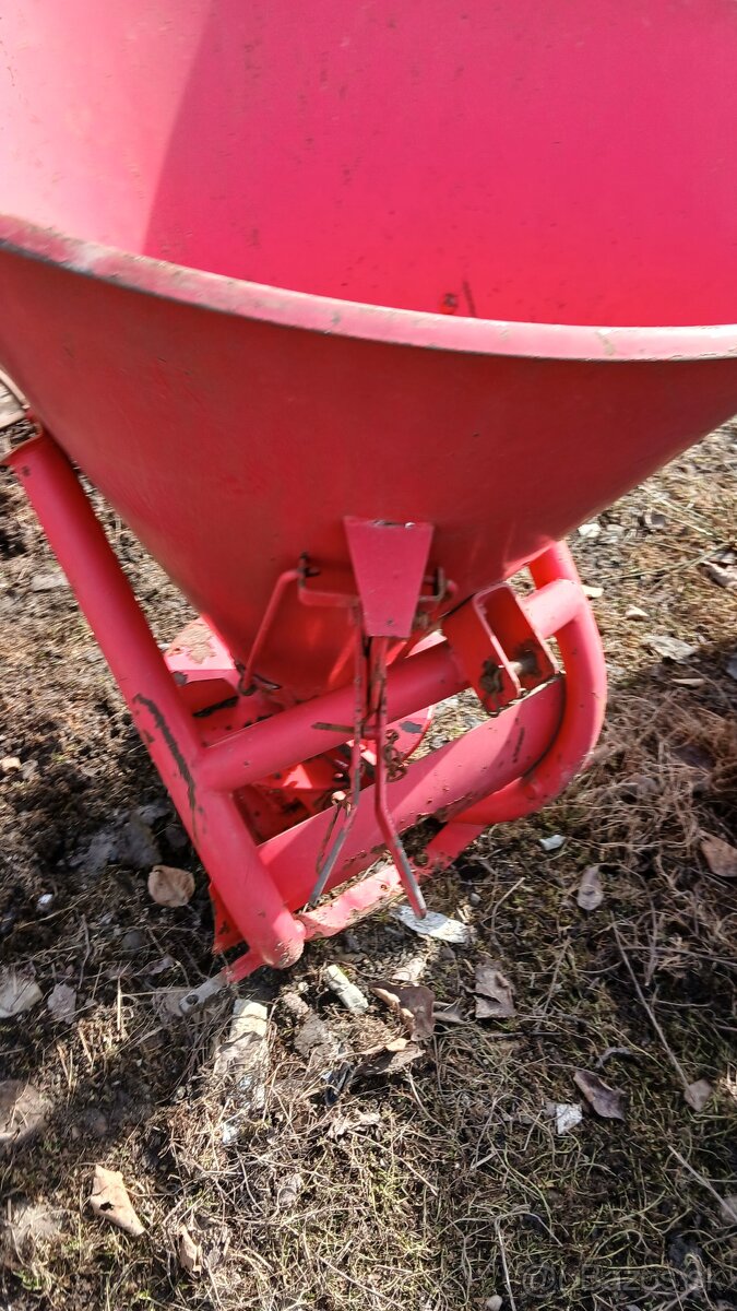 Rozmetadlo umelych hnojiv 300l - 5