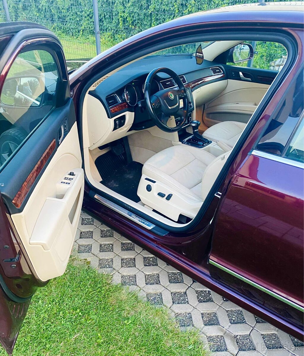 Škoda Superb sedan 3.6 LPG 10€=100km v meste - 5