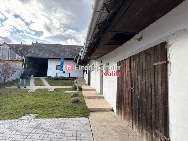 Štýlový vidiecky dom na predaj 14km od mesta Piešťany - 5