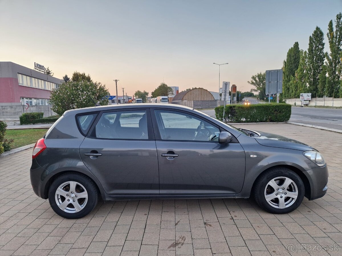 Predám Kia Ceed Facelift 1.4 66 kW, 2011 – TOP stav. - 5