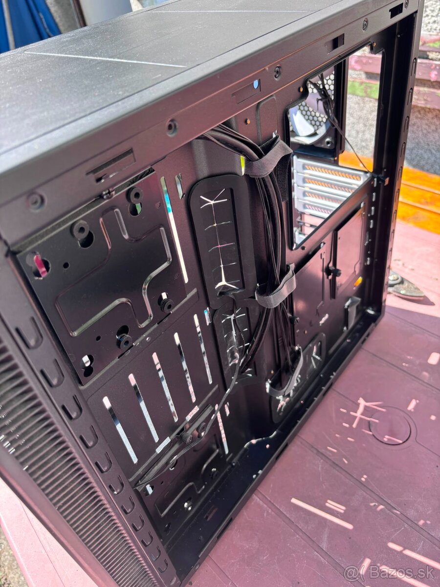 Fractal r5 ATX - 5