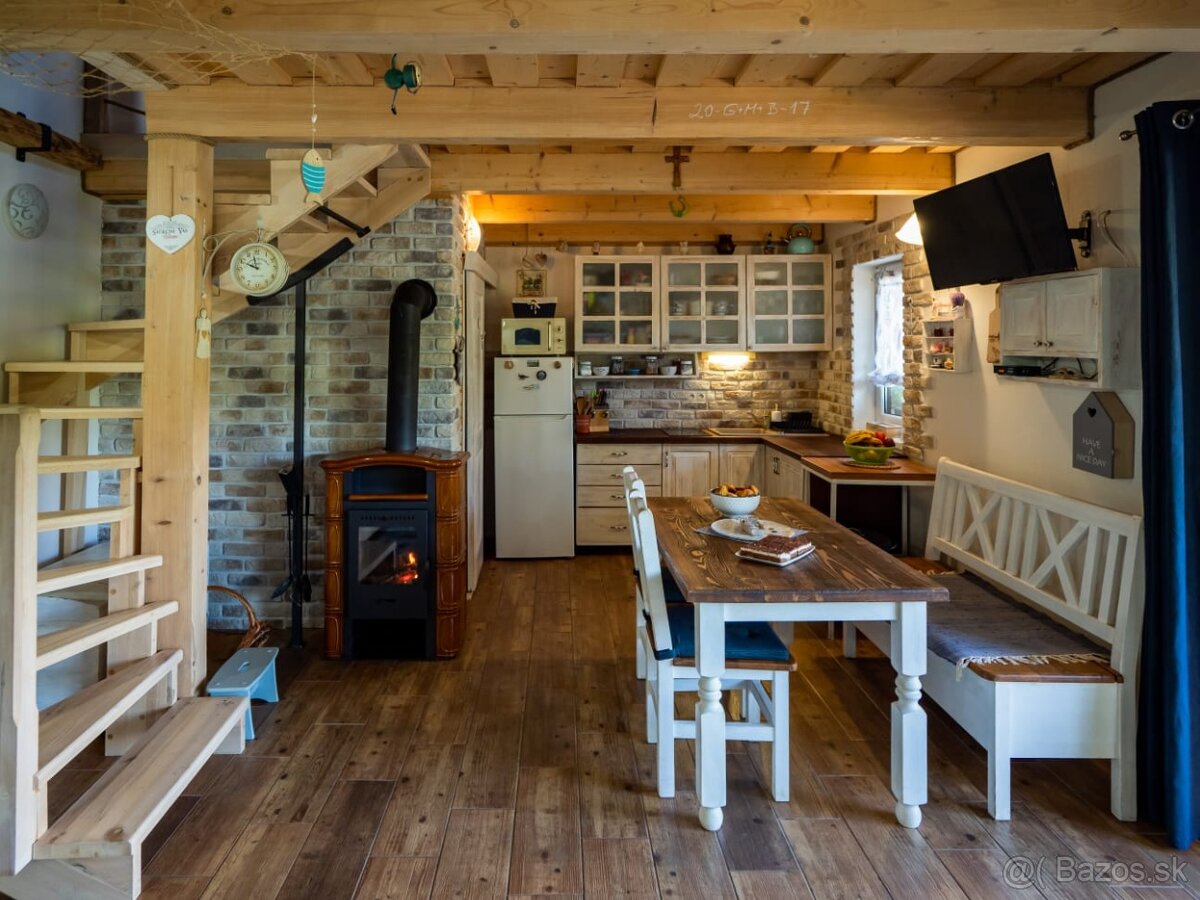 Chata pri Veľkom Kolpašskom jazere v obci Banský Studenec - 5