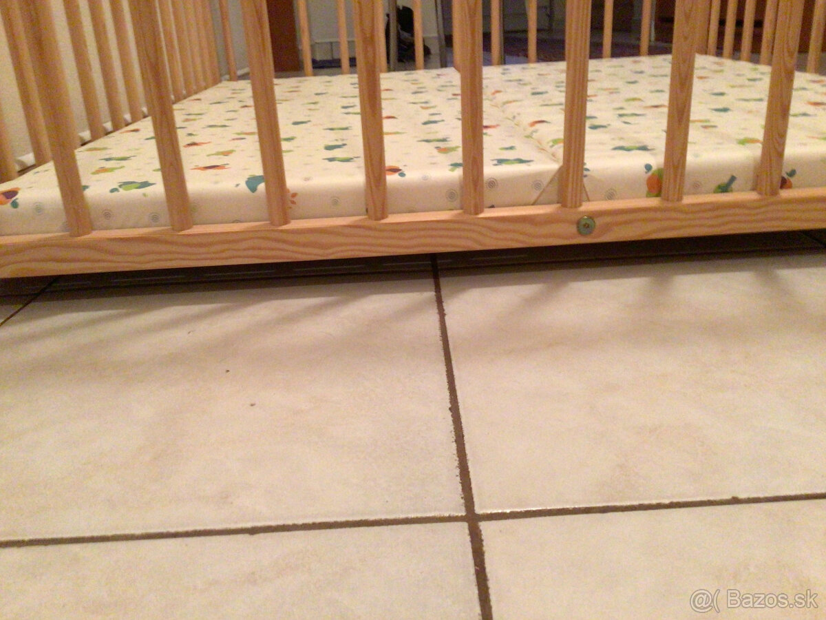 Detská drevená ohrádka s matracom - 5