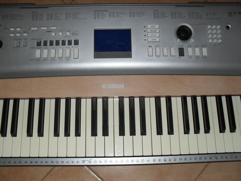 Digitální piano Yamaha Portable Grand DGX 620 - 5