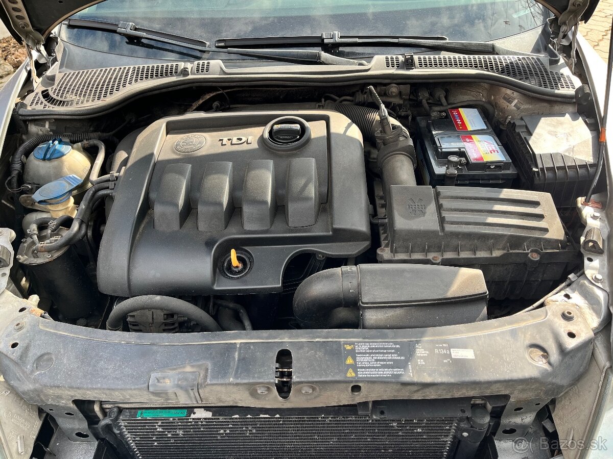 Predám na náhradné diely octavia 2 sedan - 5