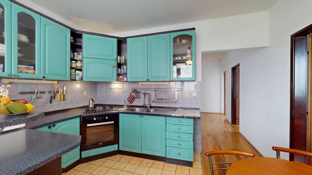 Nadštandardný veľký tehlový 4-izbový byt v Dubnici nad Váhom - 5