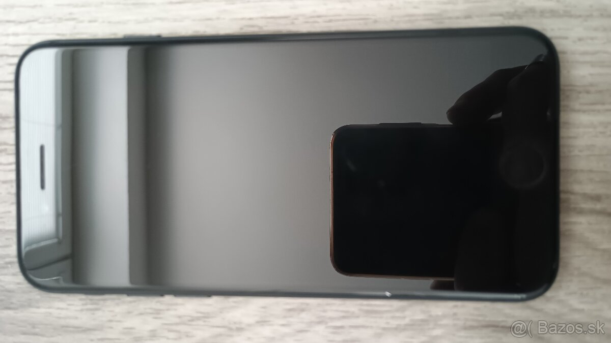 iPhone SE 2022 - 64GB + kable + sluchadla - 5