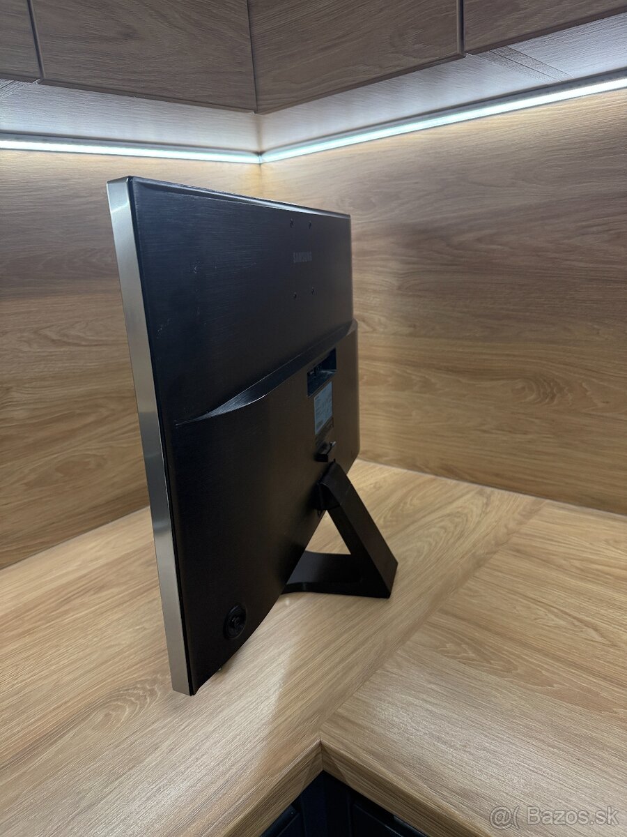Predám 4K monitor 28" Samsung - 5