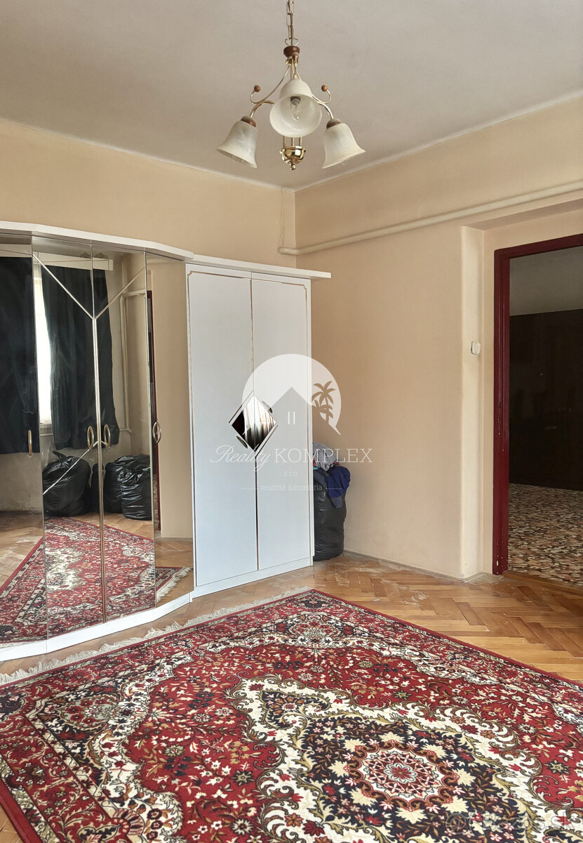 Reality KOMPLEX s.r.o.,Vám ponúka starší 4 izbový rodinný - 5