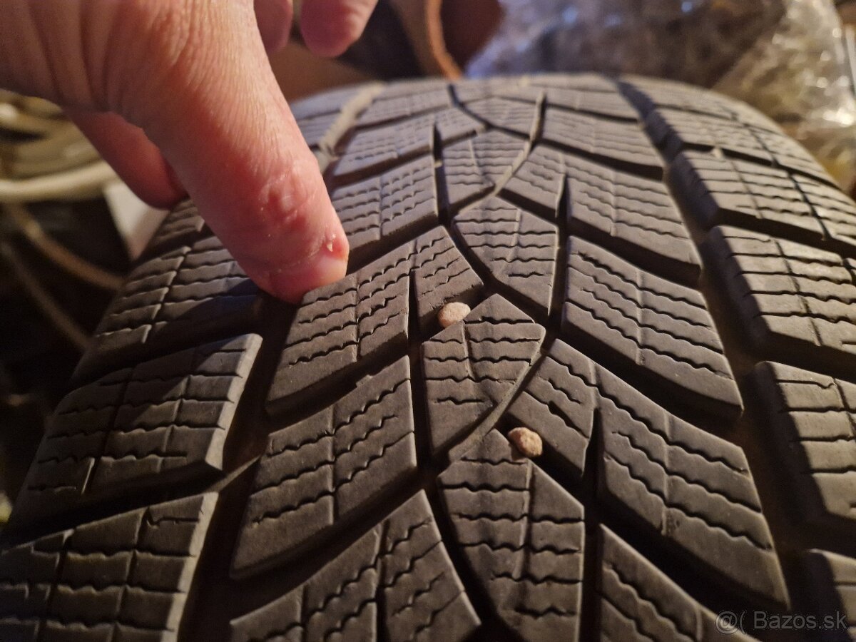 Pneu 215/55 R18 cena za 4ks - 5