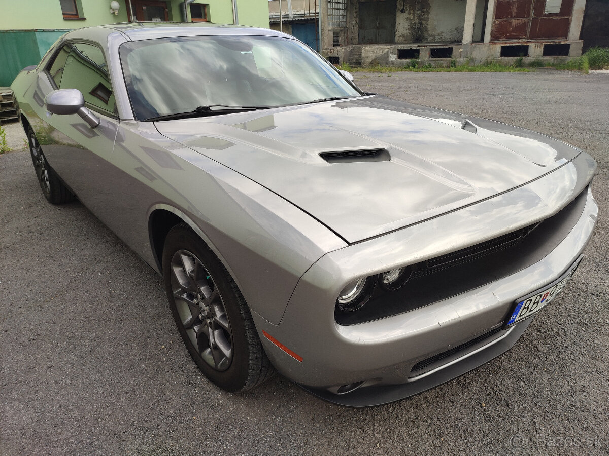 Prenájom Dodge Challenger V6 4x4 - 5