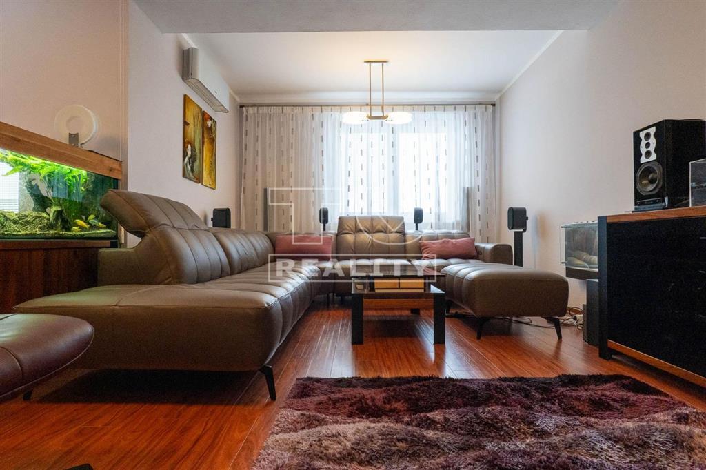 155m2 LUXUSU: byt s garážou, terasou a 2 saunami - 5