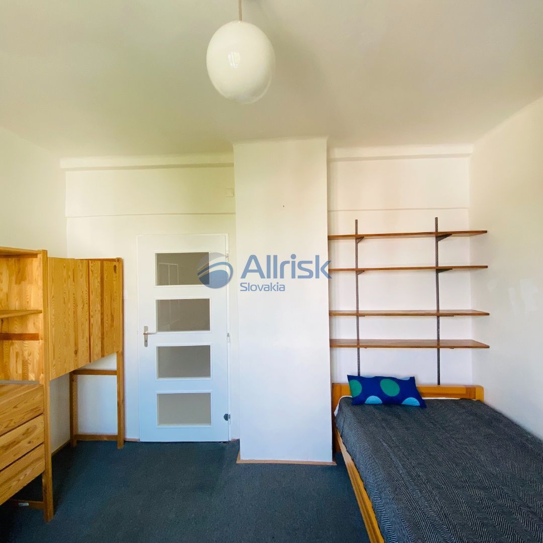 Zariadený 3-izbový byt s balkónom do prenájmu na P.Pázmáňa - 5