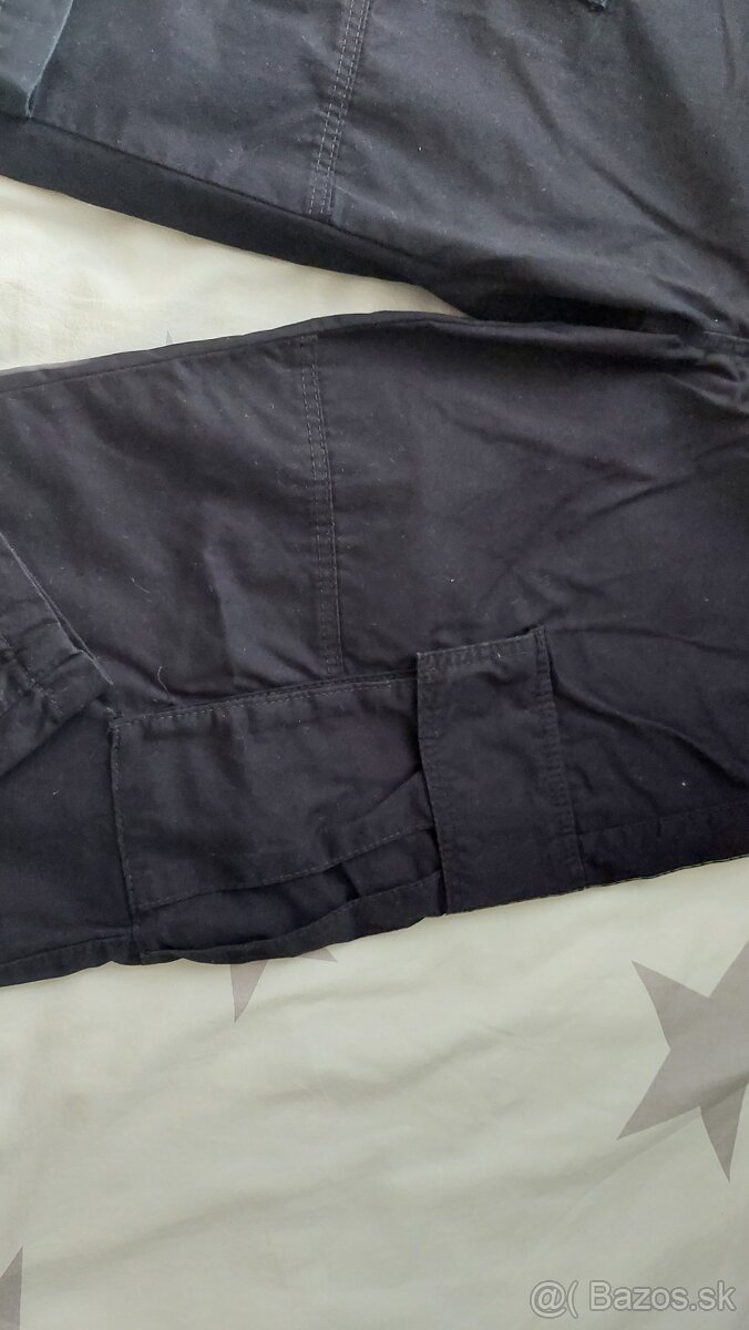 Široké rifle CA, HM čierne kapsáče a tmavo modré noh. - 5