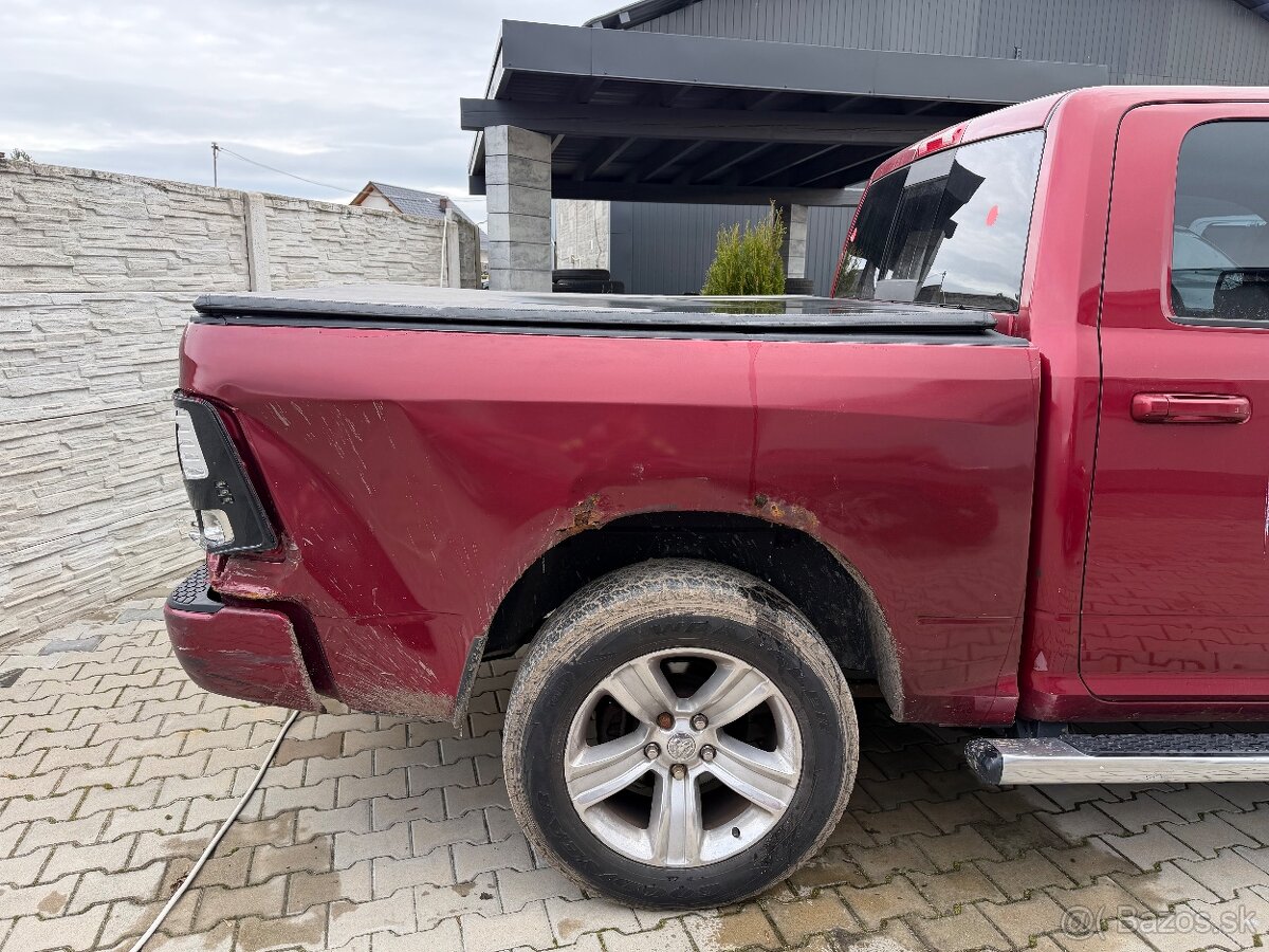 Dodge Ram 5.7 HEMI Laramie lehce bourany LIFT - 5