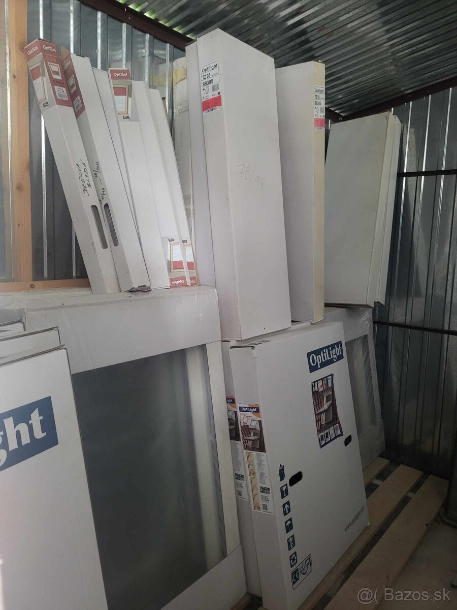 Plastové okná strešné FAKRO OPTILIGHT s lemovaní - 5