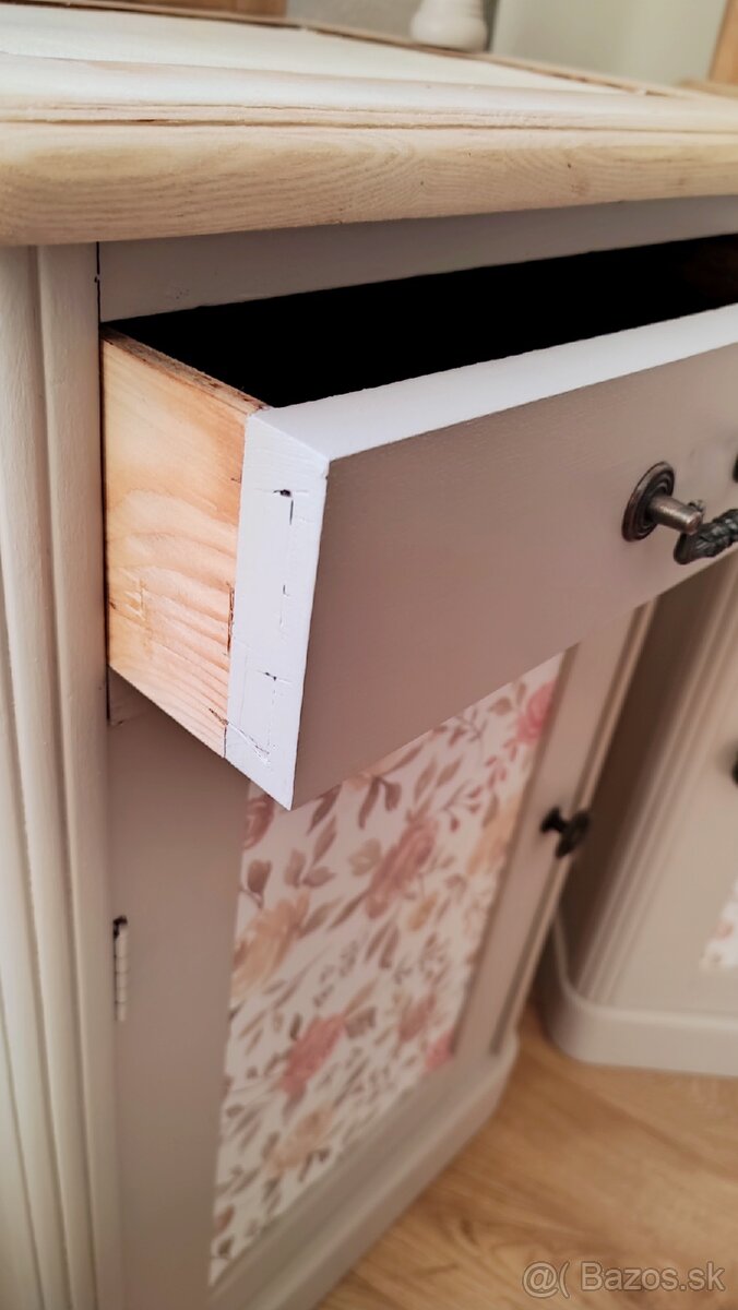 Vintage nočné stolíky na chalupu - 5