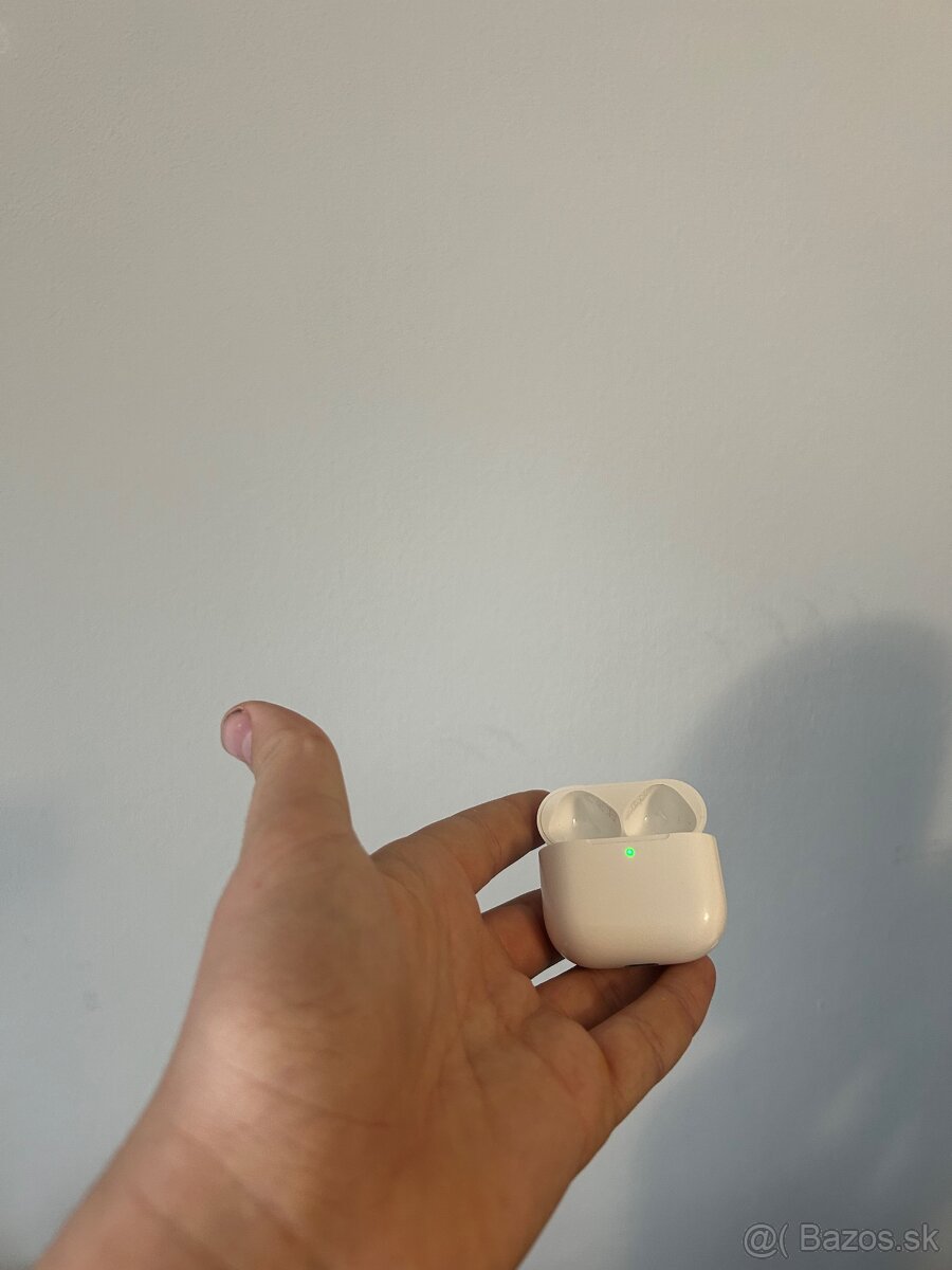 Predám nabíjacie púzdro pre Apple AirPods 4 - 5